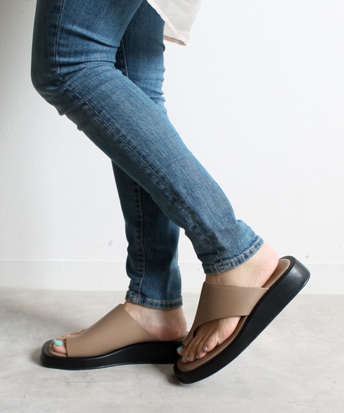 Fabby fabby（ファビィーファビィー）の「トング厚底フラットサンダル（サンダル・レディース・ホワイト/ベージュ/ブラック・MEDIUM/SS/LARGE/SMALL）」の12枚目の写真