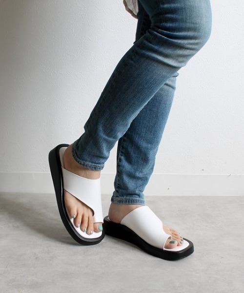 Fabby fabby（ファビィーファビィー）の「トング厚底フラットサンダル（サンダル・レディース・ホワイト/ベージュ/ブラック・MEDIUM/SS/LARGE/SMALL）」の4枚目の写真