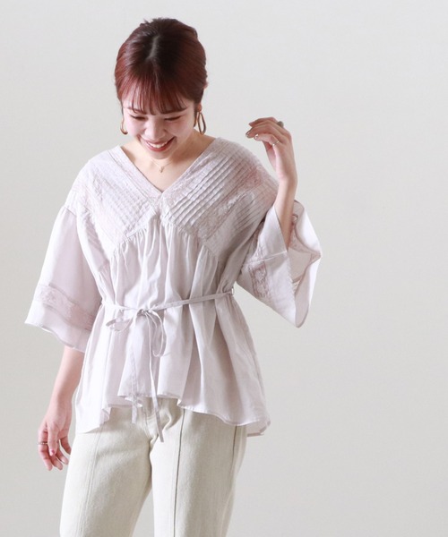 Cheek(チーク)の「レース使いブラウス(シャツ/ブラウス・レディース・オフホワイト/グリーン/ラベンダー・MEDIUM)」の1枚目の写真