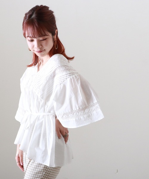 Cheek(チーク)の「レース使いブラウス(シャツ/ブラウス・レディース・オフホワイト/グリーン/ラベンダー・MEDIUM)」の2枚目の写真