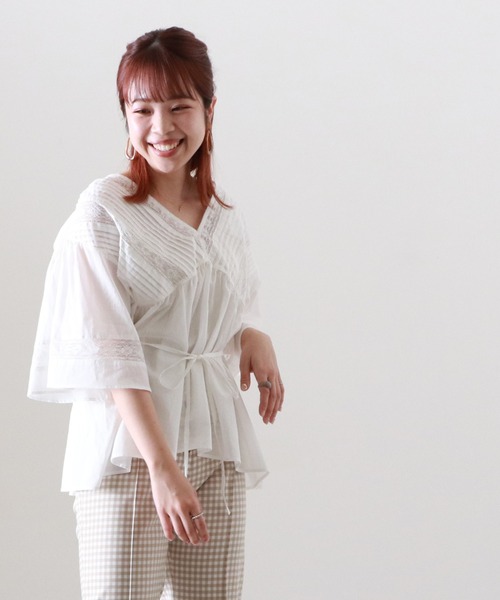 Cheek(チーク)の「レース使いブラウス(シャツ/ブラウス・レディース・オフホワイト/グリーン/ラベンダー・MEDIUM)」の5枚目の写真
