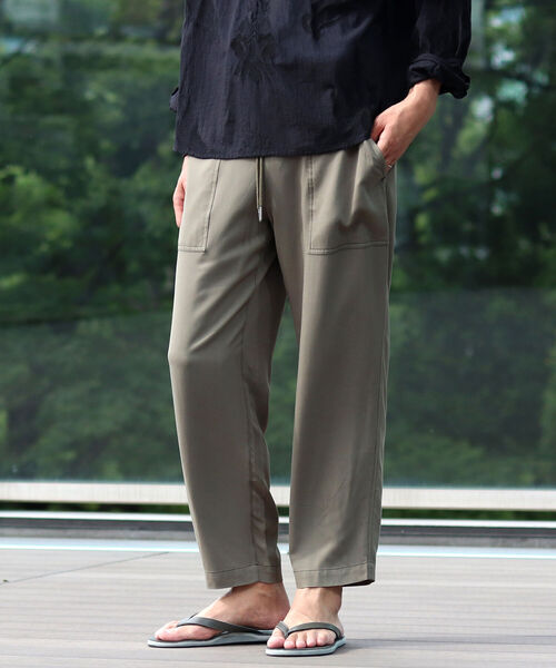 BEAMS LIGHTS（ビームスライツ）の「BEAMS LIGHTS / ソリッド レーヨン ベイカーイージーパンツ（その他パンツ・メンズ・オリーブ/ブラック・LARGE/SMALL/MEDIUM）」の2枚目の写真