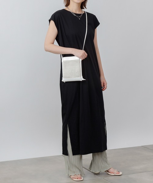 COLONY 2139（コロニートゥーワンスリーナイン）の「《抗菌・防臭》【SMART COLLECTION】抗菌スマートサイドスリットノースリーブワンピース（ワンピース・レディース・ブラック/オフホワイト・LARGE/MEDIUM）」の2枚目の写真