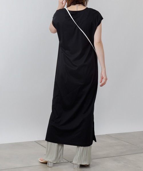 COLONY 2139（コロニートゥーワンスリーナイン）の「《抗菌・防臭》【SMART COLLECTION】抗菌スマートサイドスリットノースリーブワンピース（ワンピース・レディース・ブラック/オフホワイト・LARGE/MEDIUM）」の17枚目の写真