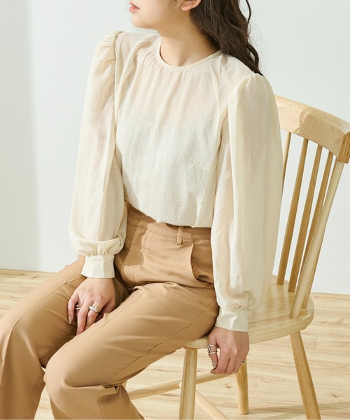 Ambre Neige(アンブルネージュ)の「パワーショルダーシアーブラウス/【WEB/EC限定商品】(シャツ/ブラウス・レディース・ライトブルー/アイボリー/ピンクベージュ・FREE)」の3枚目の写真