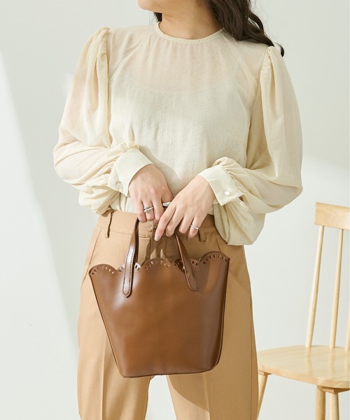 Ambre Neige(アンブルネージュ)の「パワーショルダーシアーブラウス/【WEB/EC限定商品】(シャツ/ブラウス・レディース・ライトブルー/アイボリー/ピンクベージュ・FREE)」の6枚目の写真