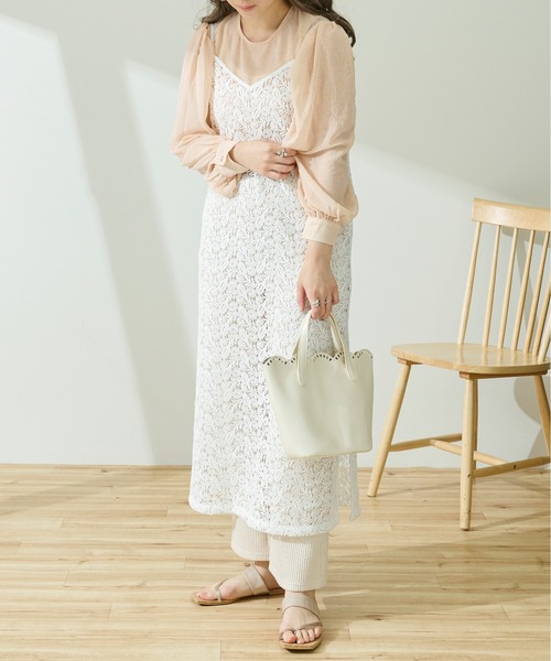 Ambre Neige(アンブルネージュ)の「パワーショルダーシアーブラウス/【WEB/EC限定商品】(シャツ/ブラウス・レディース・ライトブルー/アイボリー/ピンクベージュ・FREE)」の5枚目の写真