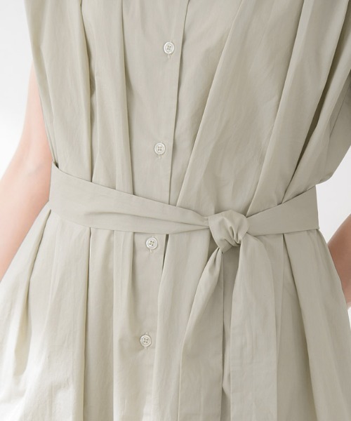Pierrot（ピエロ）の「フレンチスリーブタックワンピース 綿100%（シャツワンピース・レディース・ライトベージュ/ネイビー系・L/M）」の22枚目の写真