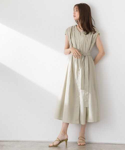 Pierrot（ピエロ）の「フレンチスリーブタックワンピース 綿100%（シャツワンピース・レディース・ライトベージュ/ネイビー系・L/M）」の10枚目の写真