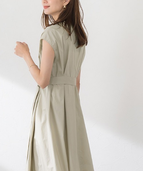 Pierrot（ピエロ）の「フレンチスリーブタックワンピース 綿100%（シャツワンピース・レディース・ライトベージュ/ネイビー系・L/M）」の14枚目の写真