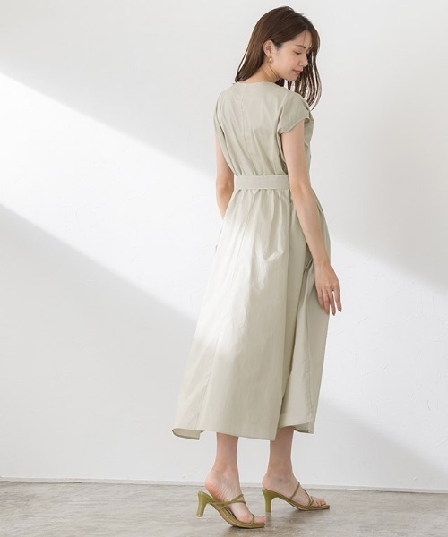 Pierrot（ピエロ）の「フレンチスリーブタックワンピース 綿100%（シャツワンピース・レディース・ライトベージュ/ネイビー系・L/M）」の15枚目の写真