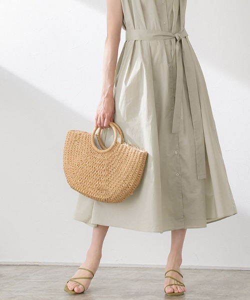 Pierrot（ピエロ）の「フレンチスリーブタックワンピース 綿100%（シャツワンピース・レディース・ライトベージュ/ネイビー系・L/M）」の16枚目の写真