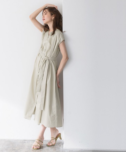 Pierrot（ピエロ）の「フレンチスリーブタックワンピース 綿100%（シャツワンピース・レディース・ライトベージュ/ネイビー系・L/M）」の19枚目の写真