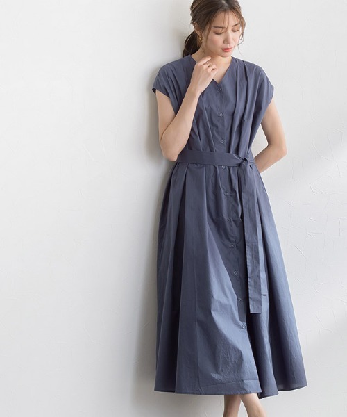 Pierrot（ピエロ）の「フレンチスリーブタックワンピース 綿100%（シャツワンピース・レディース・ライトベージュ/ネイビー系・L/M）」の5枚目の写真