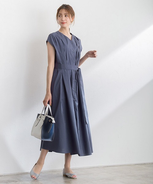 Pierrot（ピエロ）の「フレンチスリーブタックワンピース 綿100%（シャツワンピース・レディース・ライトベージュ/ネイビー系・L/M）」の8枚目の写真