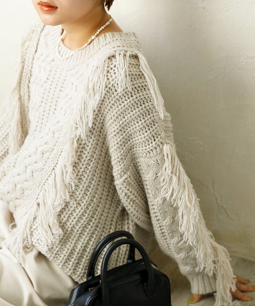 SLURR（スラ―）の「フリンジケーブルニットチュニック（ニット/セーター・レディース・オフホワイト/クリーム/グレイッシュベージュ・FREE）」の3枚目の写真