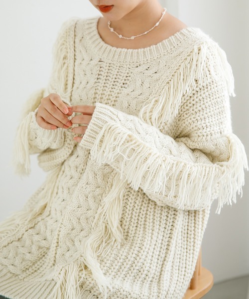 SLURR（スラ―）の「フリンジケーブルニットチュニック（ニット/セーター・レディース・オフホワイト/クリーム/グレイッシュベージュ・FREE）」の2枚目の写真