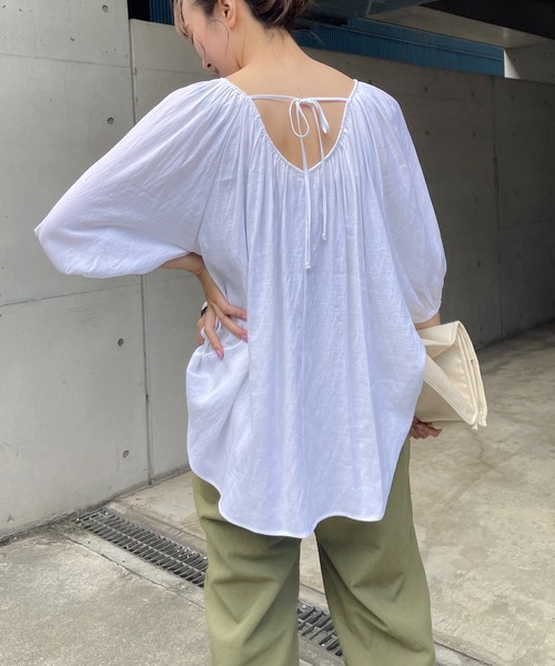 CAPRICIEUX LE'MAGE（カプリシューレマージュ）の「後ろUネックチュニックブラウス（シャツ/ブラウス・レディース・ブラック/ホワイト/グリーン・FREE）」の2枚目の写真