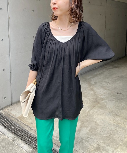 CAPRICIEUX LE'MAGE（カプリシューレマージュ）の「後ろUネックチュニックブラウス（シャツ/ブラウス・レディース・ブラック/ホワイト/グリーン・FREE）」の8枚目の写真