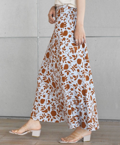 w closet（ダブルクローゼット）の「中花プリントマーメイドスカート（スカート・レディース・ホワイト×ブラック/ブルー系その他・FREE）」の4枚目の写真