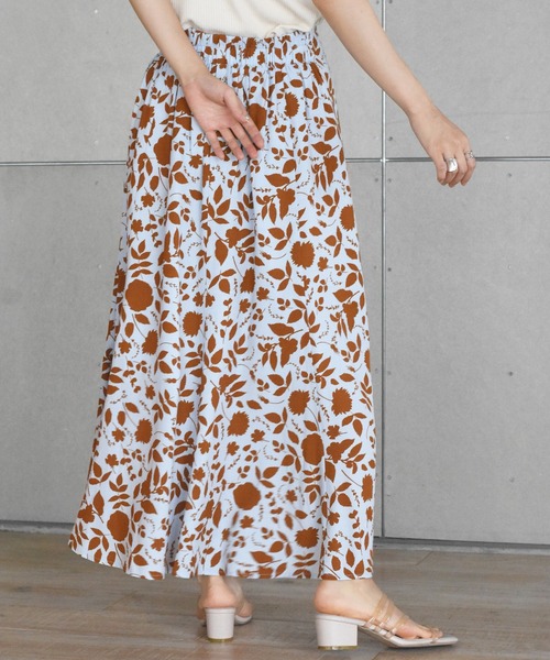 w closet（ダブルクローゼット）の「中花プリントマーメイドスカート（スカート・レディース・ホワイト×ブラック/ブルー系その他・FREE）」の5枚目の写真