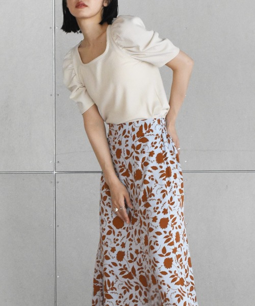 w closet（ダブルクローゼット）の「中花プリントマーメイドスカート（スカート・レディース・ホワイト×ブラック/ブルー系その他・FREE）」の11枚目の写真