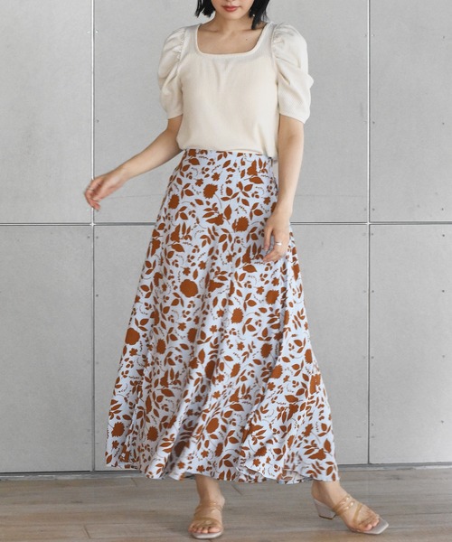 w closet（ダブルクローゼット）の「中花プリントマーメイドスカート（スカート・レディース・ホワイト×ブラック/ブルー系その他・FREE）」の12枚目の写真