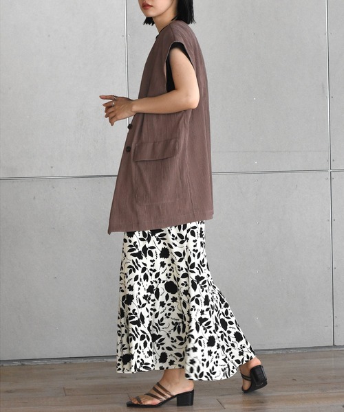 w closet（ダブルクローゼット）の「中花プリントマーメイドスカート（スカート・レディース・ホワイト×ブラック/ブルー系その他・FREE）」の16枚目の写真