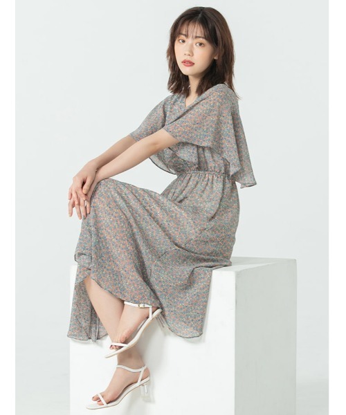 fifth calin（フィフスカラン）の「花柄フレアスリーブシフォンワンピース（ワンピース・レディース・ホワイト/ブルー・MEDIUM）」の2枚目の写真