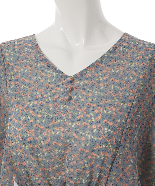 fifth calin（フィフスカラン）の「花柄フレアスリーブシフォンワンピース（ワンピース・レディース・ホワイト/ブルー・MEDIUM）」の7枚目の写真