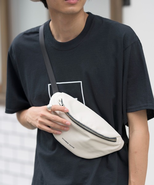 NUMBER (N)INE（ナンバーナイン）の「【NUMBER (N)INE】シャイニーナイロンツイルウエストバッグ/ショルダー（ボディバッグ/ウエストポーチ・メンズ・ホワイト/ブラック/キャメル/カーキ・FREE）」の5枚目の写真