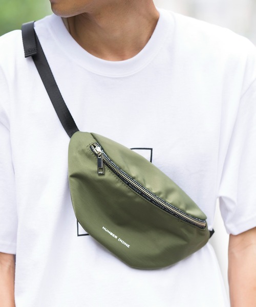 NUMBER (N)INE（ナンバーナイン）の「【NUMBER (N)INE】シャイニーナイロンツイルウエストバッグ/ショルダー（ボディバッグ/ウエストポーチ・メンズ・ホワイト/ブラック/キャメル/カーキ・FREE）」の13枚目の写真