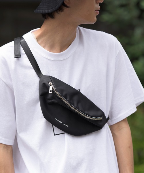 NUMBER (N)INE（ナンバーナイン）の「【NUMBER (N)INE】シャイニーナイロンツイルウエストバッグ/ショルダー（ボディバッグ/ウエストポーチ・メンズ・ホワイト/ブラック/キャメル/カーキ・FREE）」の9枚目の写真