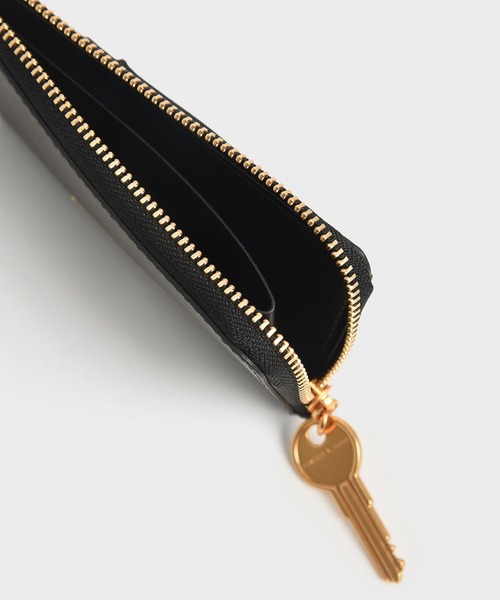 CHARLES & KEITH(チャールズ & キース)の「ジップアラウンド ミニウォレット / Zip-Around Mini Wallet(財布・レディース・ブラック/ダークグリーン/クリーム/ライトピンク/オリーブ・XXS)」の11枚目の写真