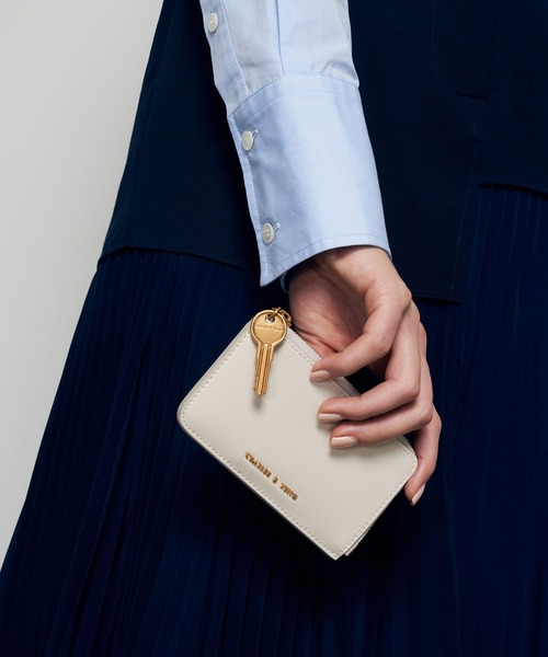 CHARLES & KEITH(チャールズ & キース)の「ジップアラウンド ミニウォレット / Zip-Around Mini Wallet(財布・レディース・ブラック/ダークグリーン/クリーム/ライトピンク/オリーブ・XXS)」の12枚目の写真