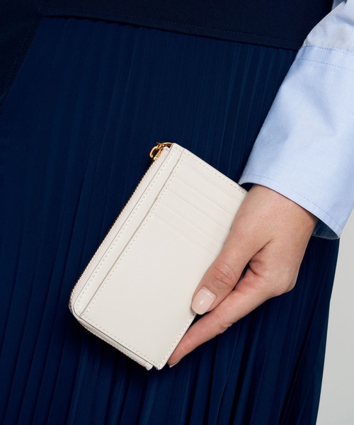 CHARLES & KEITH(チャールズ & キース)の「ジップアラウンド ミニウォレット / Zip-Around Mini Wallet(財布・レディース・ブラック/ダークグリーン/クリーム/ライトピンク/オリーブ・XXS)」の14枚目の写真