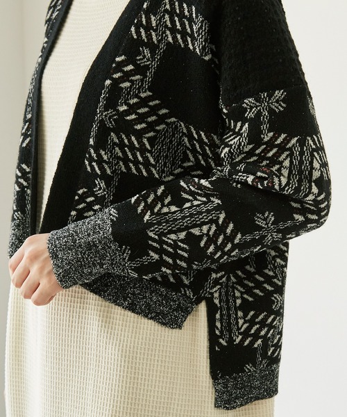 nitca（ニトカ）の「トライバルヘキサゴンジャカード ノーカラーカーディガン（カーディガン/ボレロ・レディース・ブラック/アイボリー・FREE）」の17枚目の写真