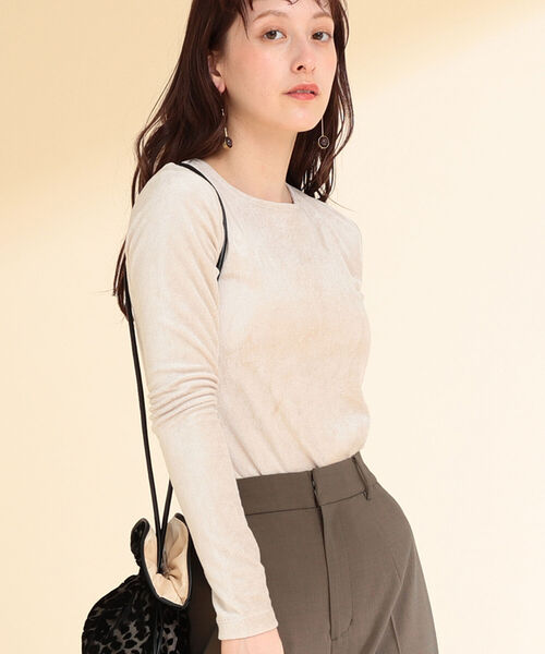 Ray BEAMS(レイビームス)の「Ray BEAMS / ベロア クルーネック ロングスリーブ Tシャツ(Tシャツ/カットソー・レディース・ベージュ/イエロー/グリーン系その他2・ONE SIZE)」の10枚目の写真
