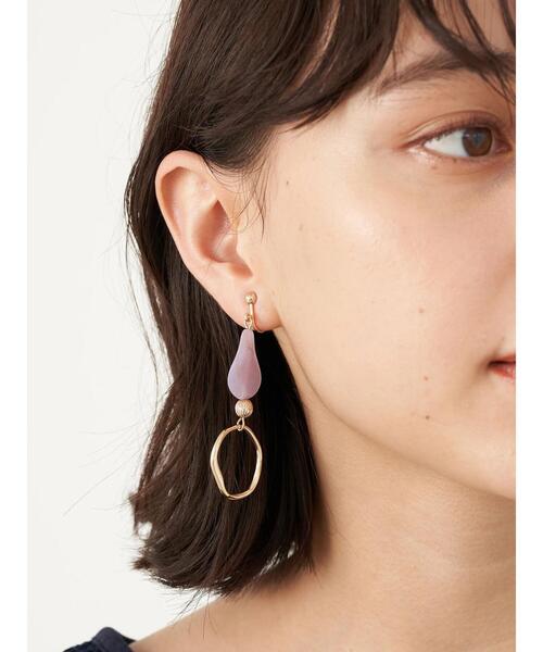 earth music&ecology(アースミュージックアンドエコロジー)の「ドロップアクリルイヤリング *(イヤリング・レディース・ブラウン/ラベンダー・FREE)」の5枚目の写真