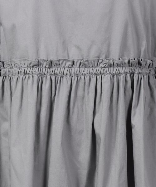 To b. by agnes b.（トゥービーバイアニエスベー）の「WJ04 ROBE サイドリボンギャザーワンピース（ワンピース・レディース・グレー・38/36）」の4枚目の写真