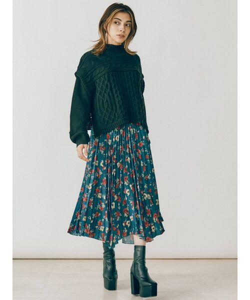 EVRIS（エヴリス）の「フラワープリントランダムプリーツスカート（スカート・レディース・ブラック/オレンジ/ブルー・FREE）」の4枚目の写真