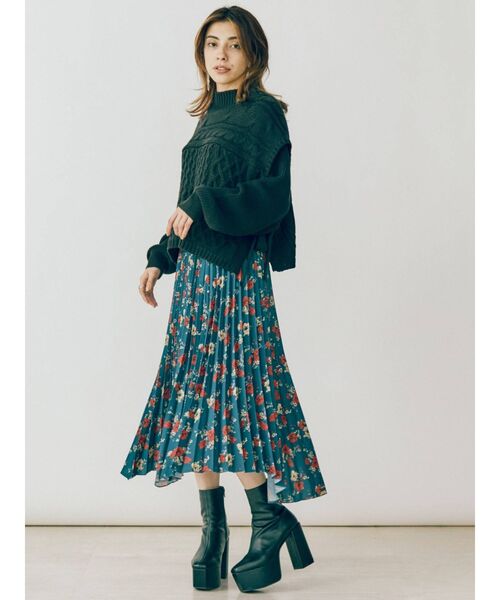 EVRIS（エヴリス）の「フラワープリントランダムプリーツスカート（スカート・レディース・ブラック/オレンジ/ブルー・FREE）」の5枚目の写真