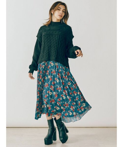 EVRIS（エヴリス）の「フラワープリントランダムプリーツスカート（スカート・レディース・ブラック/オレンジ/ブルー・FREE）」の6枚目の写真