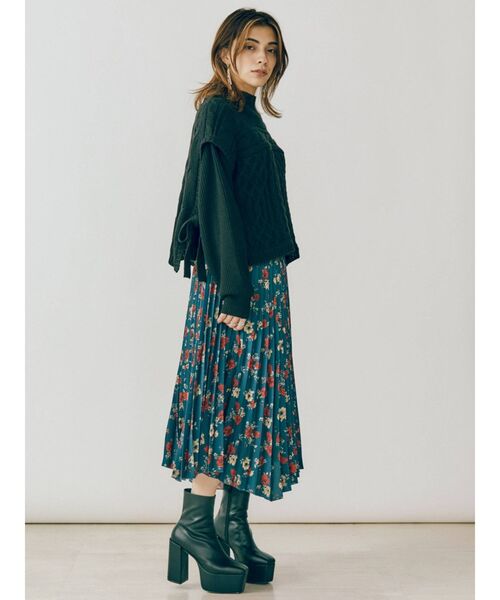 EVRIS（エヴリス）の「フラワープリントランダムプリーツスカート（スカート・レディース・ブラック/オレンジ/ブルー・FREE）」の7枚目の写真