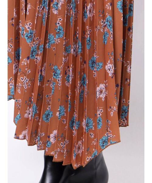 EVRIS（エヴリス）の「フラワープリントランダムプリーツスカート（スカート・レディース・ブラック/オレンジ/ブルー・FREE）」の13枚目の写真