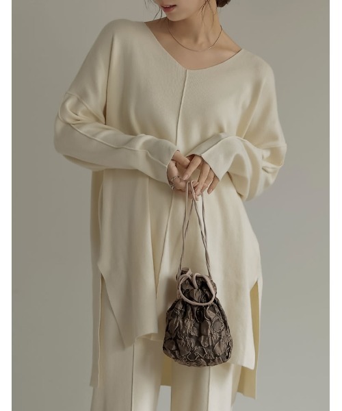 Re:EDIT（リエディ）の「アウトリンキングVネックニットプルオーバー（ニット/セーター・レディース・ブラック/アイボリー/ベージュ・MEDIUM/LARGE）」の2枚目の写真