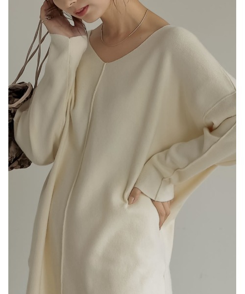 Re:EDIT（リエディ）の「アウトリンキングVネックニットプルオーバー（ニット/セーター・レディース・ブラック/アイボリー/ベージュ・MEDIUM/LARGE）」の4枚目の写真