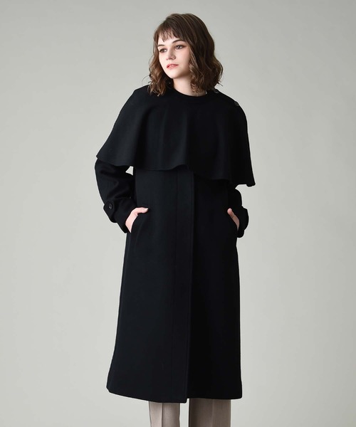 RAW FUDGE（ローファッジ）の「マルチWAYケープコート（ノーカラーコート・レディース・ブラック/レッド・M）」の2枚目の写真