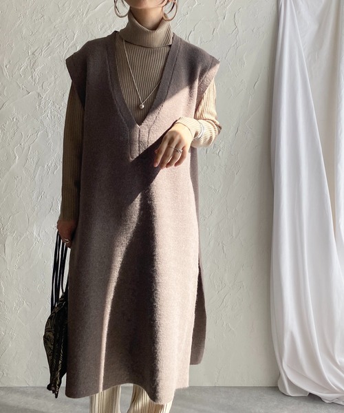 She's Closet（シーズクローゼット）の「起毛モヘアタッチサイドスリット入り深Vネックロングニットベストワンピース（ワンピース・レディース・ブラック/アイボリー/モカ/キャメル・FREE）」の3枚目の写真