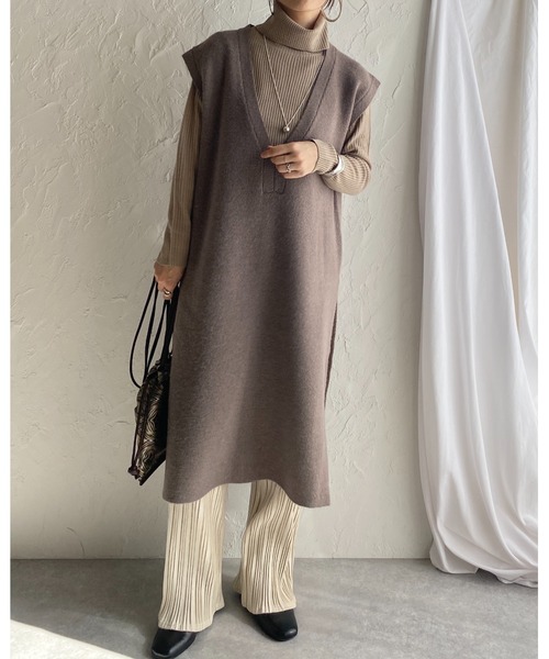 She's Closet（シーズクローゼット）の「起毛モヘアタッチサイドスリット入り深Vネックロングニットベストワンピース（ワンピース・レディース・ブラック/アイボリー/モカ/キャメル・FREE）」の15枚目の写真